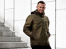 Abbigliamento impermeabile da uomo