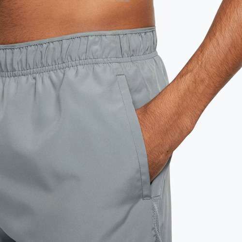 Pantaloncini da uomo Nike Dri-Fit Challenger 7" Slip-Lined grigio fumo/grigio fumo/nero