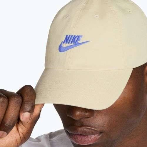 Cappellino con visiera Nike Club Unstructured Futura Wash light khaki/sapphire