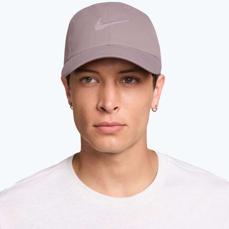 Cappellino con visiera Nike Club Unstructured Swoosh Light Violet Ore/Particle Rose 5