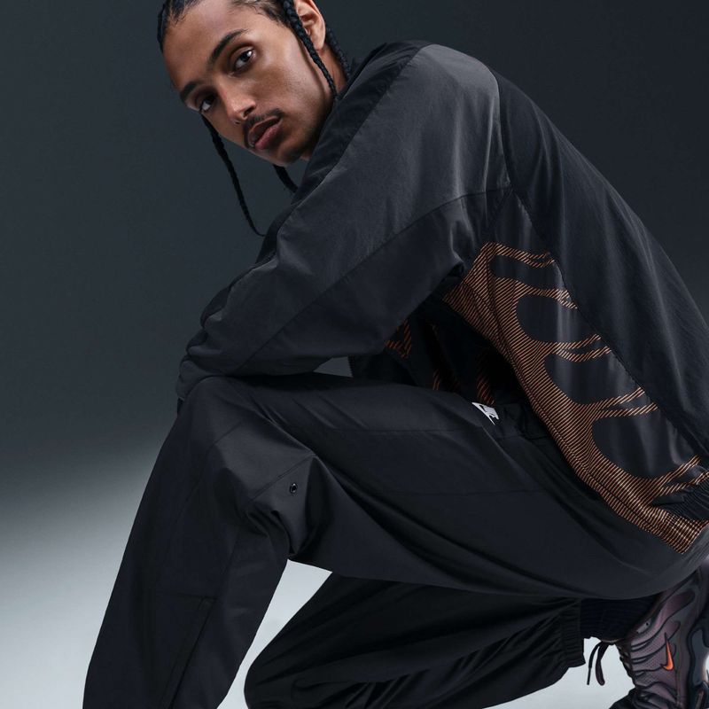 Pantaloni uomo Nike Windrunner Lined black/white 9