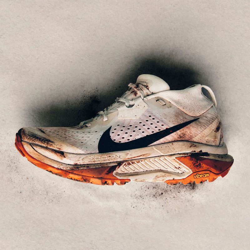 Scarpe da running da donna Nike ACG Zegama summit white/phantom/safety orange/black 12